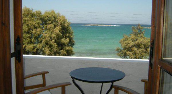 Roussos Beach Hotel